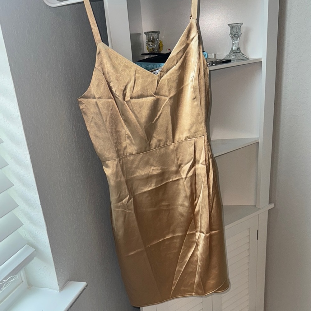 Elegant Gold Sleeveless Dress